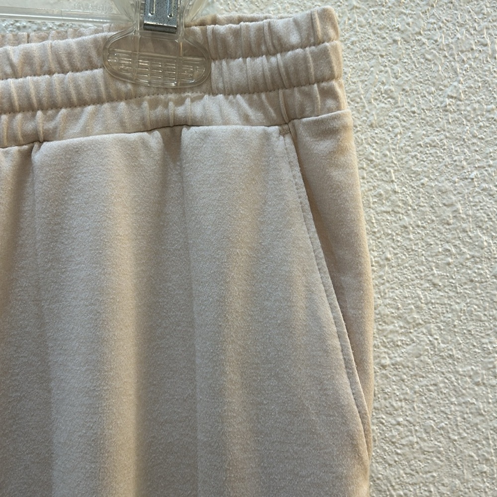 Vuori Joggers Size Large - Picture 6 of 16